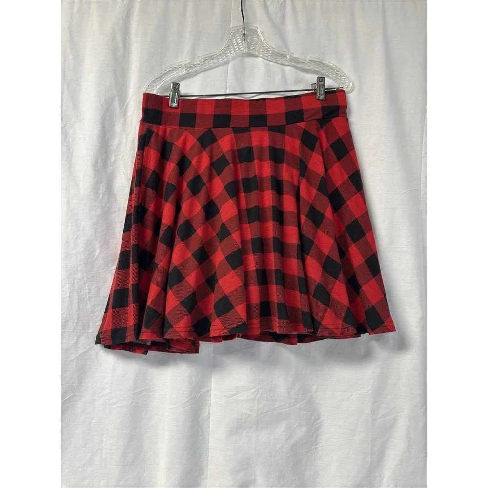 DJT Skirt With Attached Shorts Skort Women’s Size XL Red Black Plaid Pull On